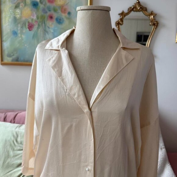 Victoria’s Secret Cream Silk Top - Picture 2 of 7